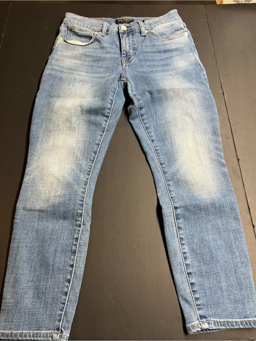 Lucky Brand Women’s Light Blue Mid Rise Crop Ava size 6/28 Jeans